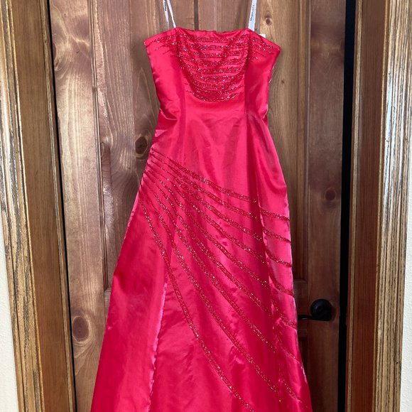 Morgan and Company - Strapless Red Ladies Prom Dress size 5/6 - Picture 1 of 7